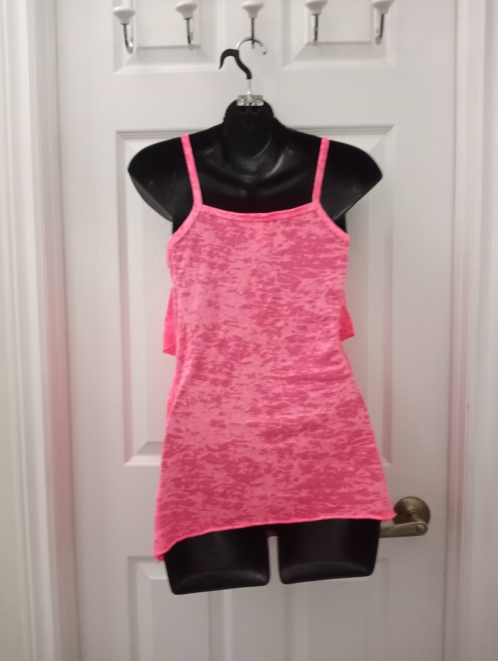 👠JUST ONE Ruffle Tank Top👠 - Picture 2 of 3